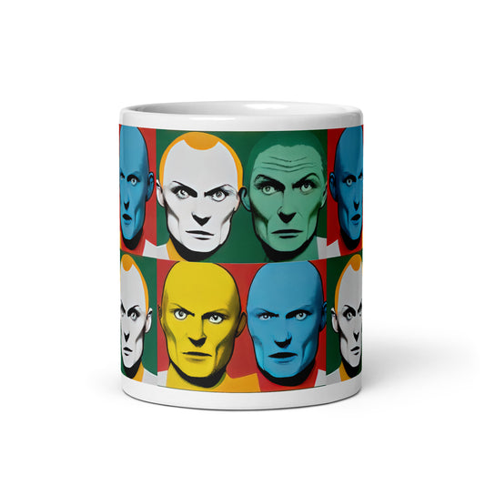 Weiße, glänzende Tasse - bunte Köpfe